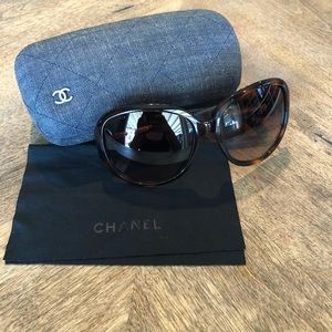 CHANEL Large Round Tortoise Shell and Blue Denim